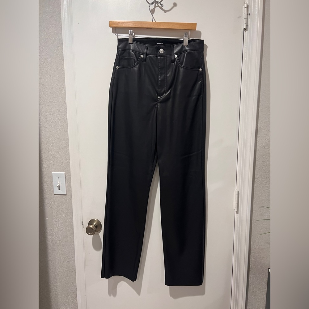 Express Women’s Black Faux High Waisted Leather Pants 90s Slim Pant | Size 6R